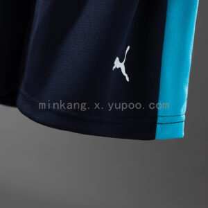 Camiseta Olympique de Marseille 2024/25 Visita - detalle del emblema en la espalda