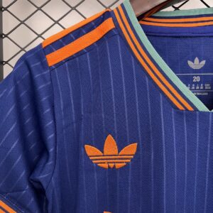 Camiseta Newcastle United 2023/24 Tercera - detalle escudo