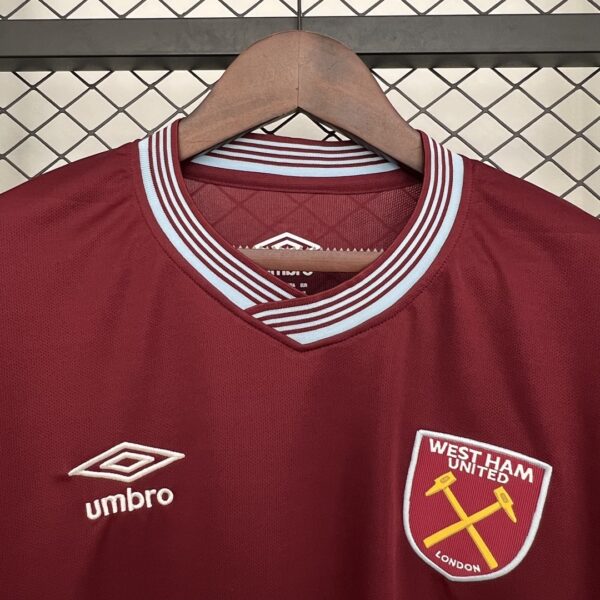 Camiseta West Ham United 2023/24 Local - detalle escudo
