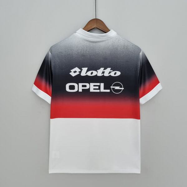 Camiseta AC Milan 1996/97 Retro Entrenamiento - detalle del cuello y hombro