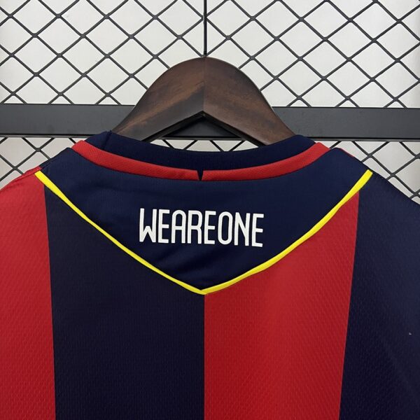 Camiseta Bologna 2023/24 Local - detalle escudo