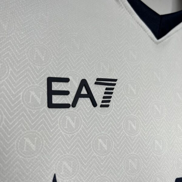 Camiseta Napoli 2023/24 Visita - detalle escudo