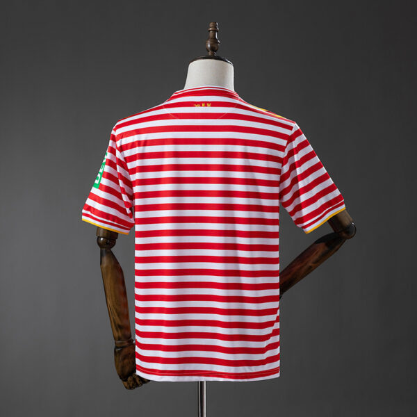 Camiseta 1. FC Köln 2024/25 Local - detalle escudo