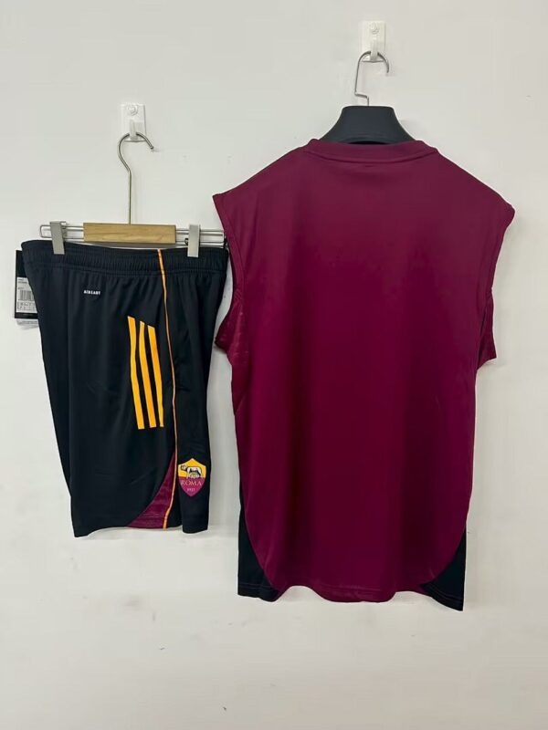 Camiseta AS Roma 2023/24 Entrenamiento - detalle escudo