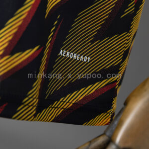 Camiseta AS Roma 2023/24 Pre-Partido - detalle escudo del zorro