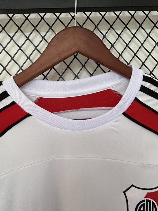 Camiseta River Plate 2017/18 Entrenamiento - vista lateral