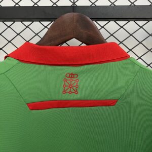 Camiseta Osasuna 2023/24 Visita — detalle manga y logo Omron
