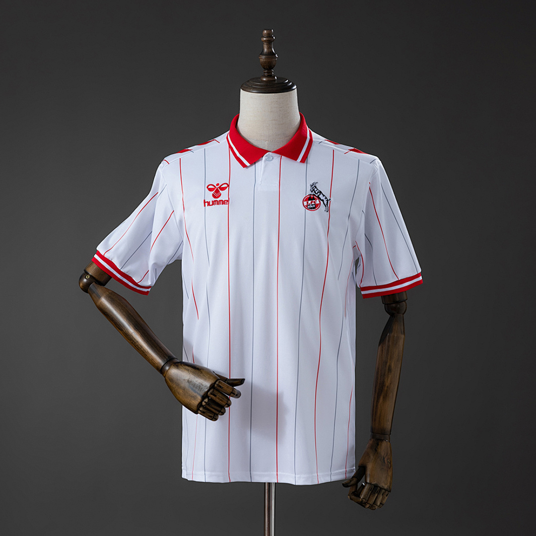 Camiseta 1. FC Köln 2023/24 Local - detalle escudo