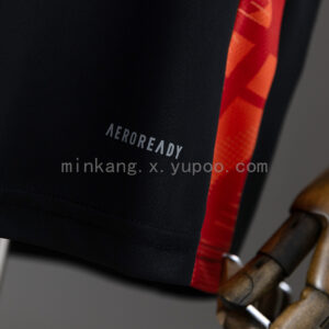 Camiseta Atlético Mineiro 2024 Entrenamiento — detalle escudo