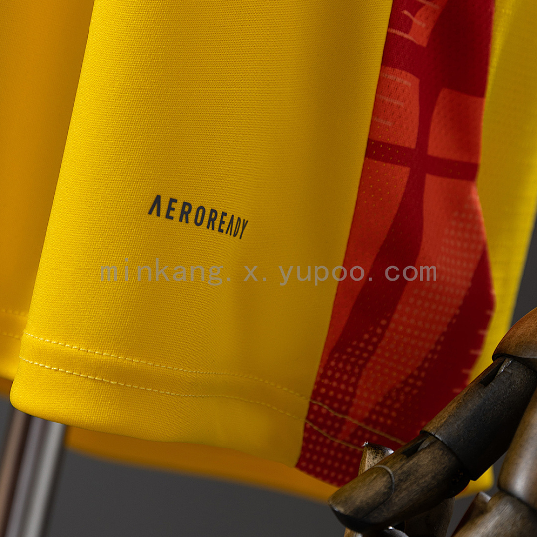 Camiseta Atletico Mineiro 2023/24 Entrenamiento — detalle escudo