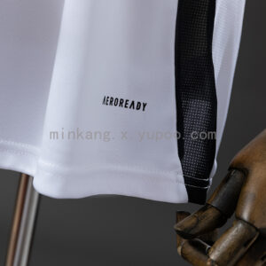 Camiseta Atlético Mineiro 2023/24 Visita — detalle escudo