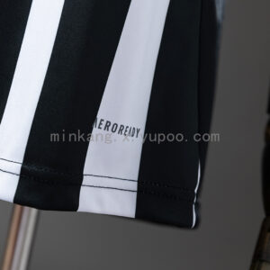 Camiseta Atlético Mineiro 2024/25 Local — detalle escudo