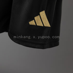 Camiseta Atlético Mineiro 2024/25 Local — detalle escudo