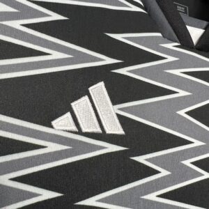 Camiseta Atlético Mineiro 2024/25 Tercera — detalle escudo