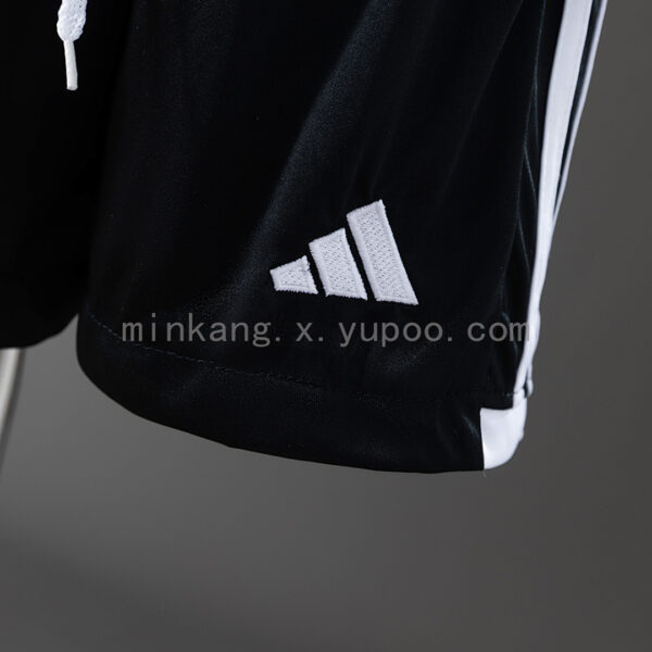 Camiseta Atlético Mineiro 2024/25 Local – detalle escudo y pecho