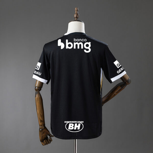 Camiseta Atletico Mineiro 2024 Local — detalle escudo
