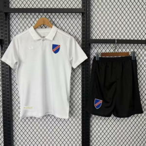 Camiseta Colo Colo 2025 Aniversario - detalle escudo del pantalón corto