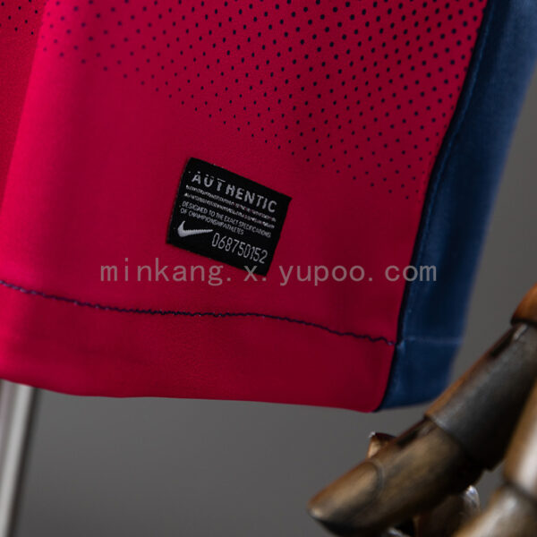 Camiseta Esporte Clube Bahia 2017/18 Tercera Retro — detalle escudo