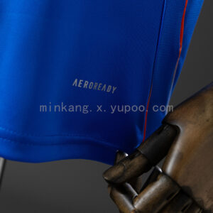 Camiseta Universidad de Chile 2024 Local - detalle escudo