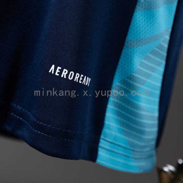 Camiseta Flamengo 2023/24 Entrenamiento — detalle escudo