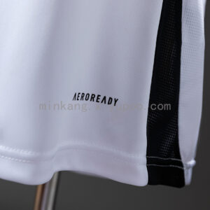 Camiseta Flamengo 2024/25 Away Mujer — detalle escudo