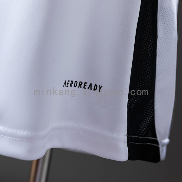 Camiseta Flamengo 2024/25 Away Mujer — detalle escudo
