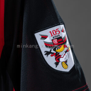 Camiseta Flamengo 1999/2000 Retro Local — detalle escudo