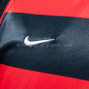 Camiseta Flamengo 1999/2000 Retro Local — detalle escudo