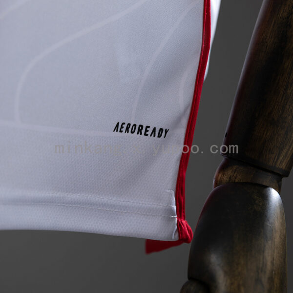Camiseta Flamengo 2023/24 Visita Mujer — detalle escudo