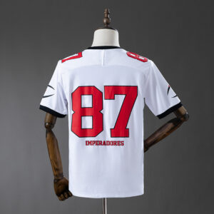 Camiseta Flamengo 2023/24 Local — detalle del escudo CRF y franjas
