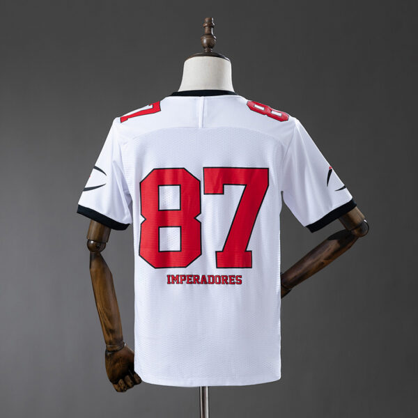 Camiseta Flamengo 2023/24 Local — detalle del escudo CRF y franjas