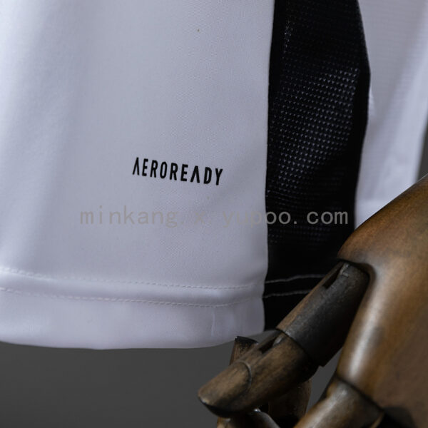 Camiseta Flamengo 2024/25 Entrenamiento — detalle escudo