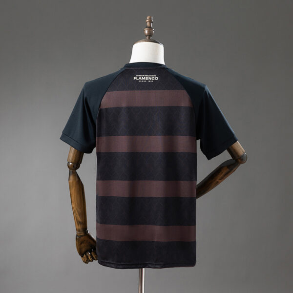 Camiseta Flamengo 2024 Local — detalle escudo