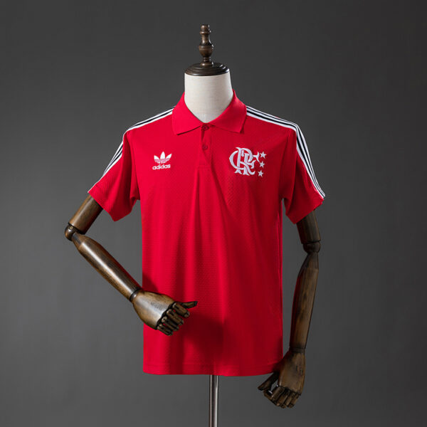Camiseta Flamengo 2023/24 Polo — detalle escudo