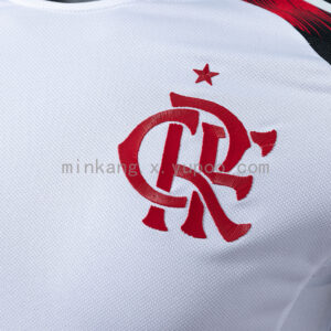 Camiseta Flamengo 2024/25 Visita Versión Jugador — detalle escudo CRF y logo Adidas