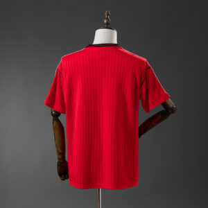 Camiseta Flamengo 1988 Retro Alternativa — detalle cuello y hombro izquierdo