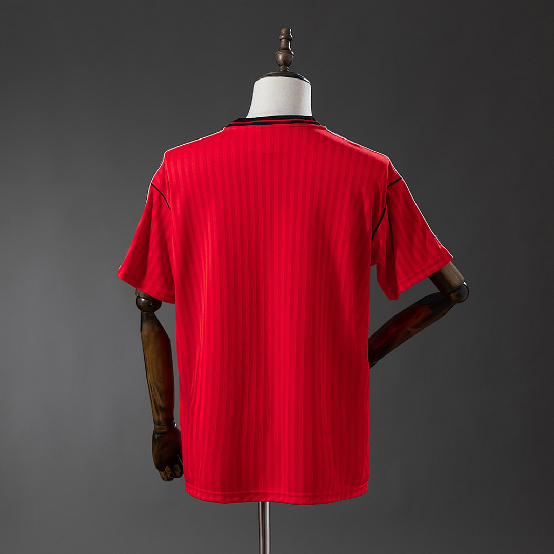 Camiseta Flamengo 1988 Retro Alternativa — detalle cuello y hombro izquierdo