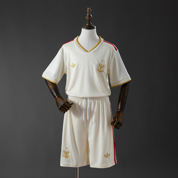Camiseta Flamengo 2022/23 Tercera — detalle escudo