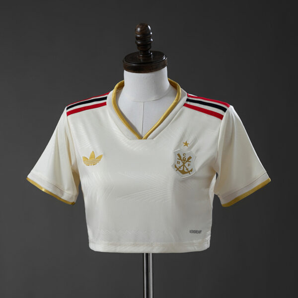 Camiseta Flamengo 1981 Retro Tercera — detalle escudo y estrella