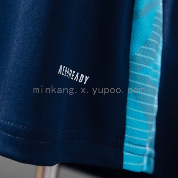 Camiseta Flamengo 2024/25 Entrenamiento — detalle escudo