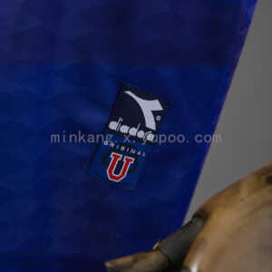 Camiseta Universidad de Chile 1996 Local - detalle manga y hombro