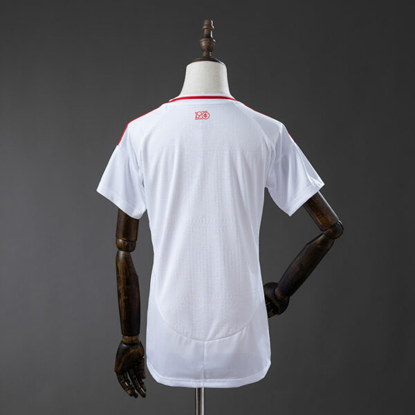 Camiseta Sport Club Internacional 2024/25 Local Mujer — detalle escudo