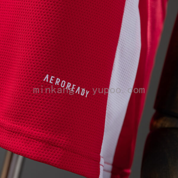 Camiseta Internacional 2023/24 Local Mujer — detalle escudo