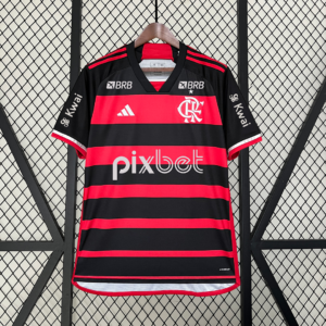 Camiseta Flamengo 2023/24 Local — detalle escudo
