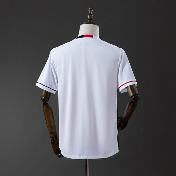 Camiseta Esporte Clube Vitória 2023/24 Visita — detalle del escudo