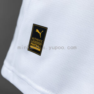 Camiseta Deportivo Alavés 2023/24 Visita — detalle escudo del club