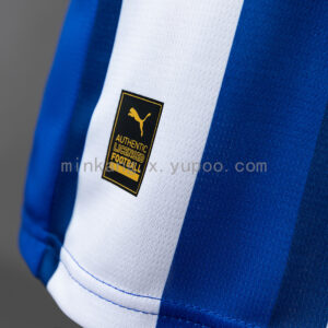 Camiseta Deportivo Alavés 2023/24 Local — detalle escudo