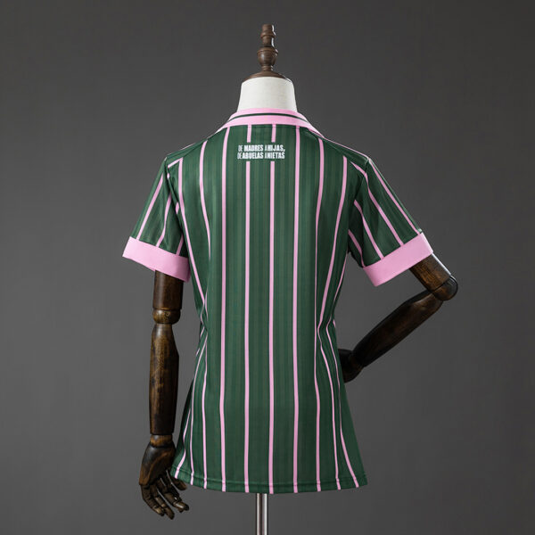 Camiseta Real Betis 2023/24 Edición Especial — detalle escudo