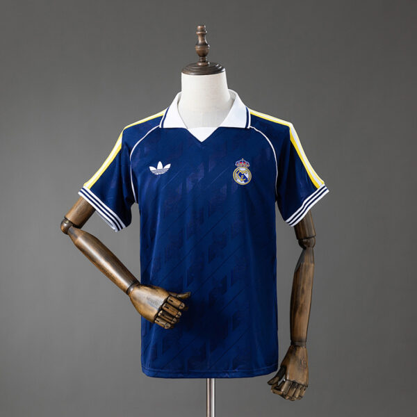Camiseta Real Madrid 1991/92 Retro Visita - detalle escudo