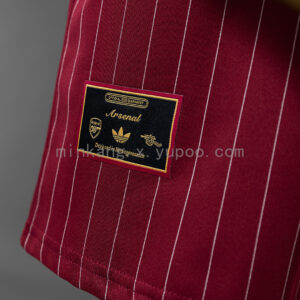 Camiseta Arsenal 1988 Retro Pinstripe Edición Especial - detalle escudo